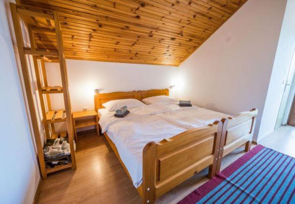 Guesthouse Mirko Hodak Selište Drežničko Exterior foto