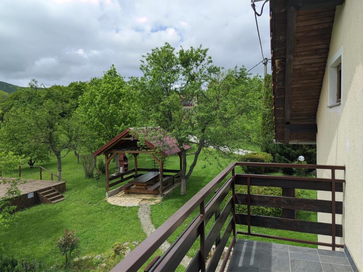 Guesthouse Mirko Hodak Selište Drežničko Exterior foto